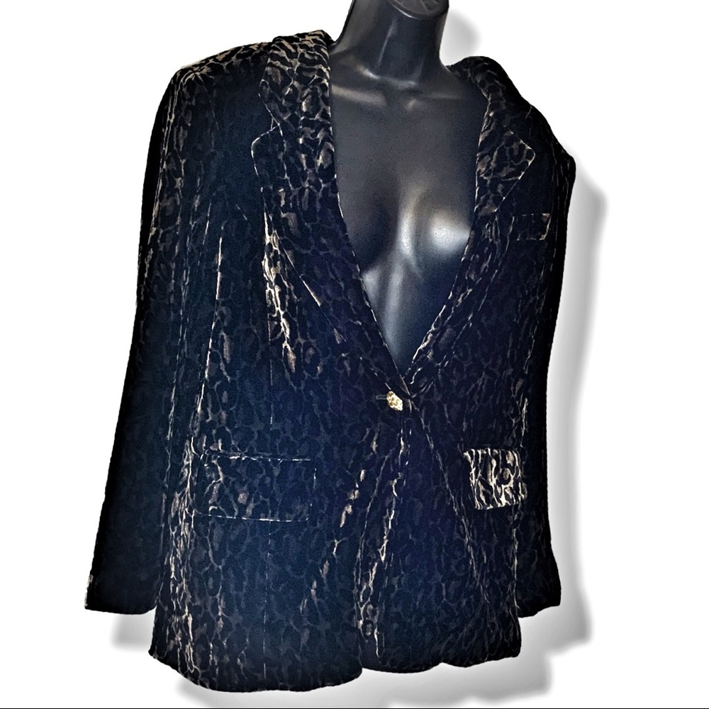 Size 14  80’s vintage Paolo Santini velvet blazer